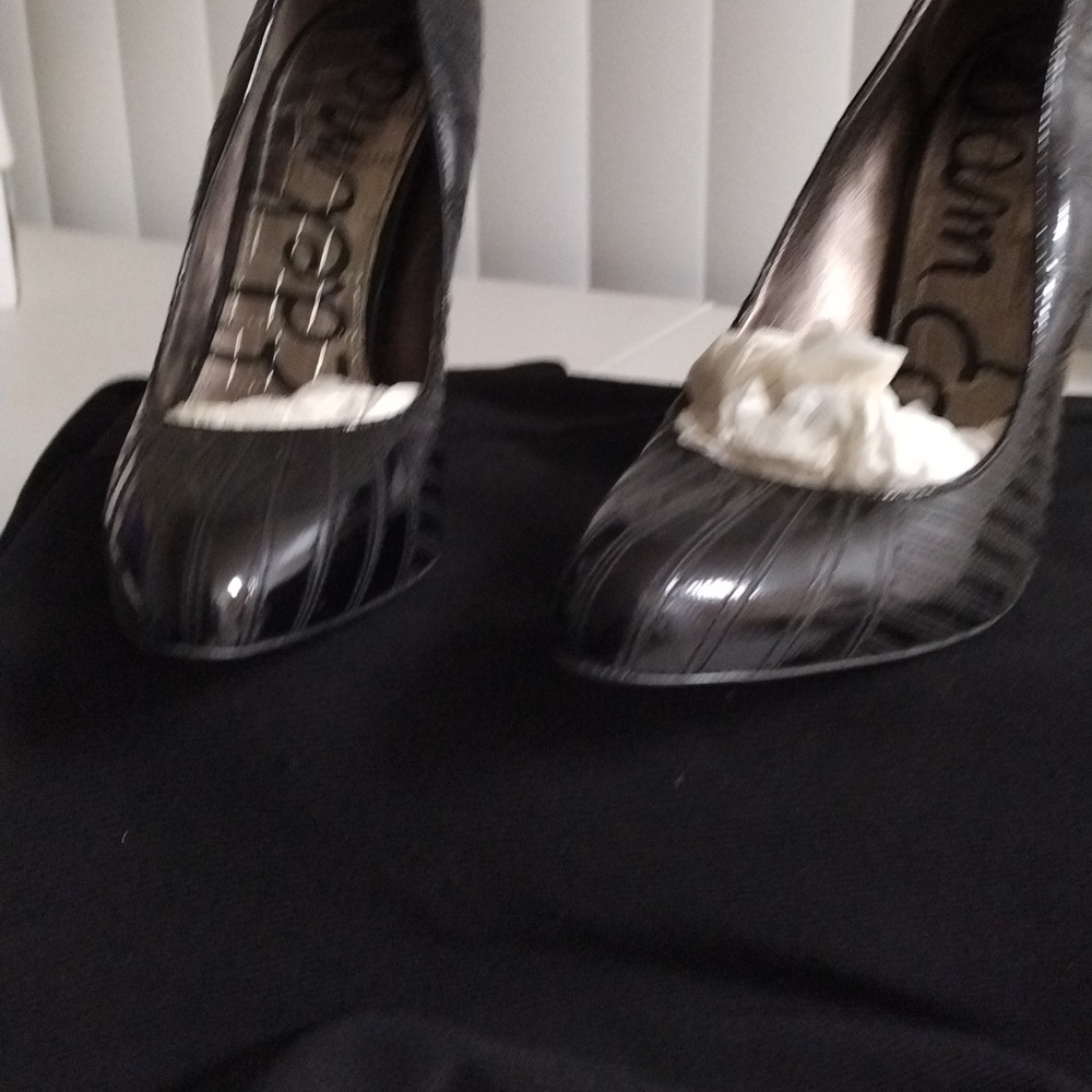 Woman blk patent leather heel size 6 m by Sam Edelman used
